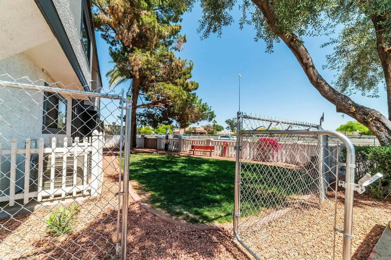 Metro Phoenix Loft Sleeps 6 0*,