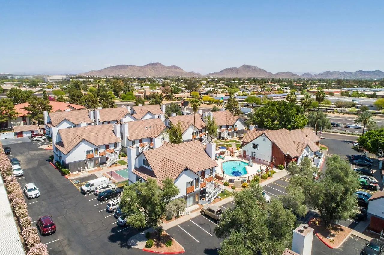 Metro Phoenix Loft Sleeps 6 Apartment