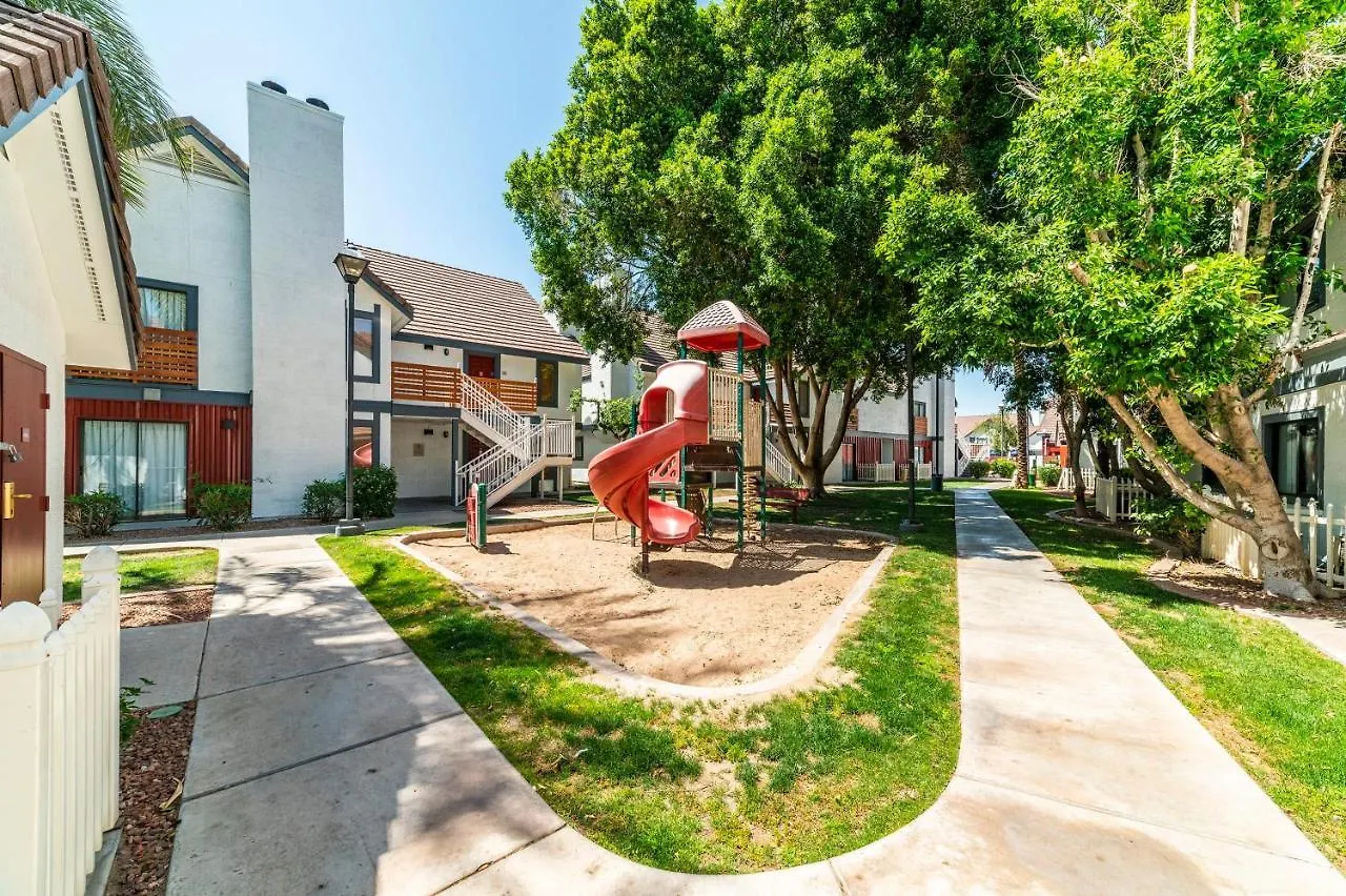 Metro Phoenix Loft Sleeps 6 Apartment